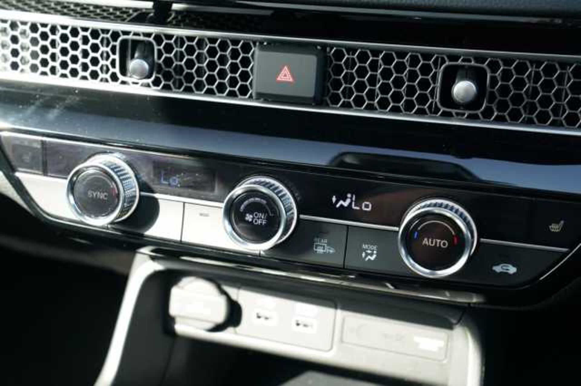 Honda Civic Hybrid 2.0 eHEV Advance 5dr CVT 